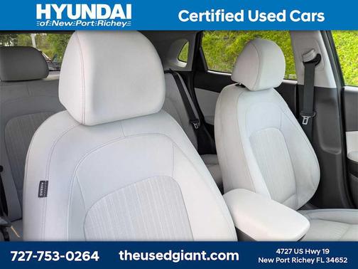 2022 Hyundai KONA SEL