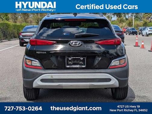 2022 Hyundai KONA SEL