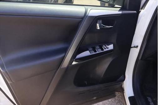 2018 Toyota RAV4 SE