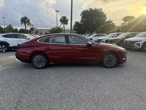 2025 Hyundai SONATA Hybrid SE