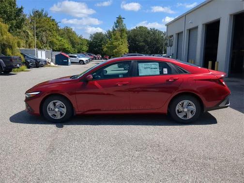 2025 Hyundai ELANTRA SE