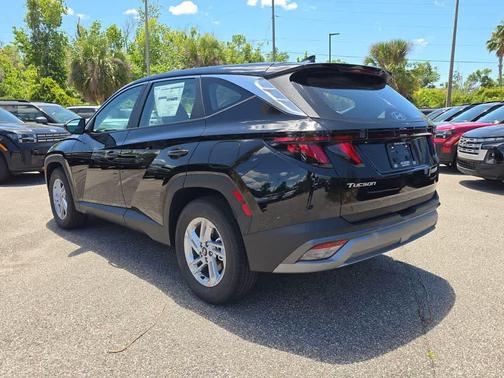Phantom Black 2026 Hyundai TUCSON SE