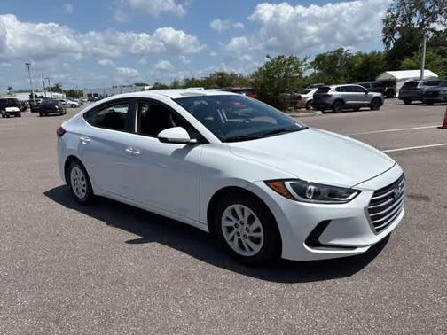 2018 Hyundai ELANTRA SE