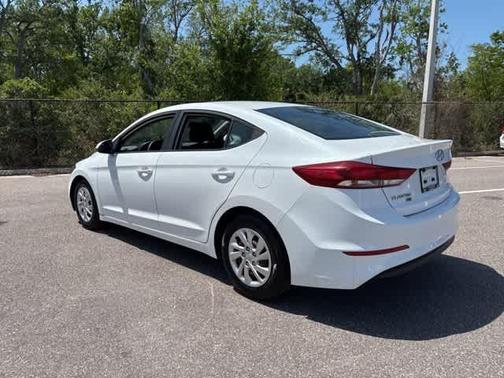 2018 Hyundai ELANTRA SE