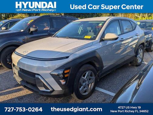 Cyber Gray Metallic 2024 Hyundai KONA SE