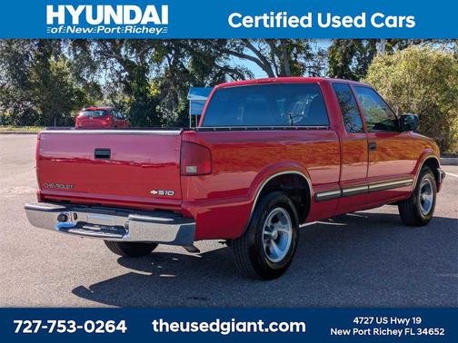 2002 Chevrolet S-10 Base