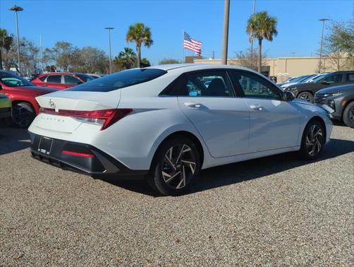2025 Hyundai ELANTRA SEL