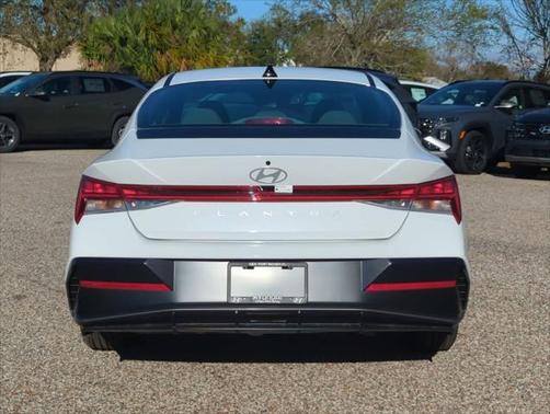 2025 Hyundai ELANTRA SEL