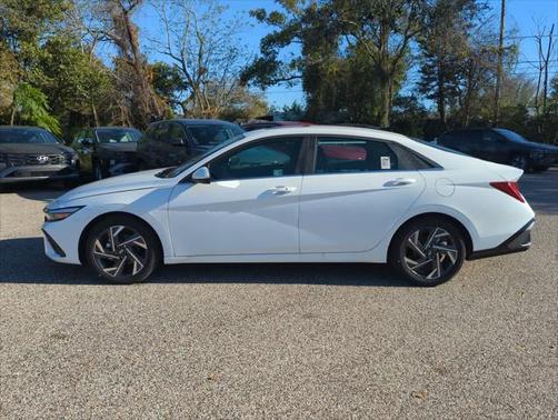 2025 Hyundai ELANTRA SEL