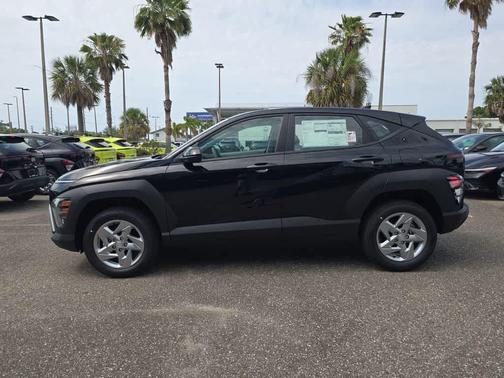 Abyss Black Pearl 2026 Hyundai KONA SE