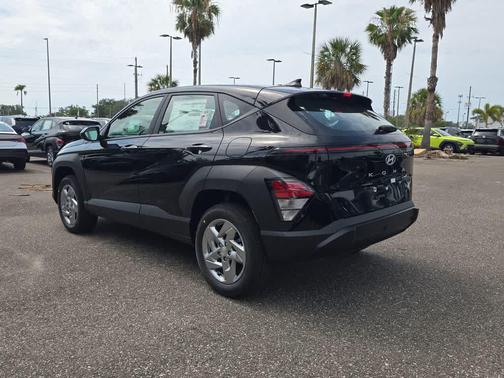 Abyss Black Pearl 2026 Hyundai KONA SE