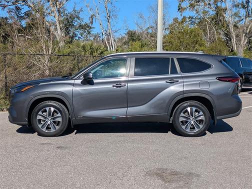 2025 Toyota Highlander Hybrid XLE