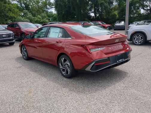 2025 Hyundai ELANTRA SEL