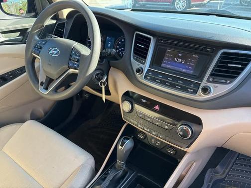 2017 Hyundai TUCSON SE