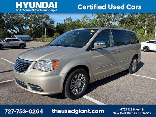 2015 Chrysler Town & Country Touring-L