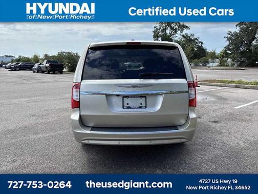 2015 Chrysler Town & Country Touring-L