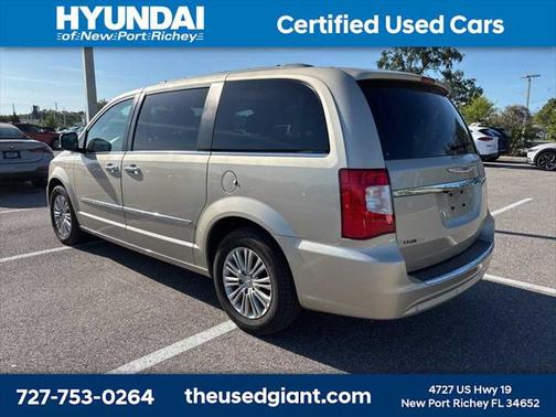2015 Chrysler Town & Country Touring-L