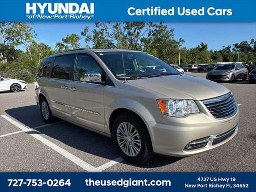 2015 Chrysler Town & Country Touring-L
