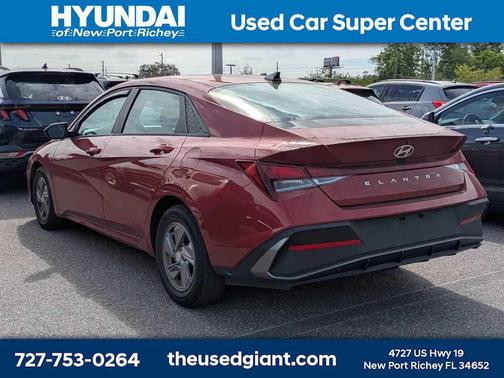 2024 Hyundai ELANTRA SE