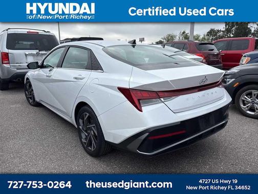 2024 Hyundai ELANTRA SEL