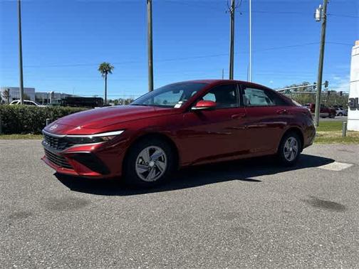 2025 Hyundai ELANTRA SE