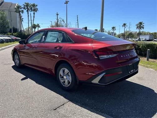 2025 Hyundai ELANTRA SE