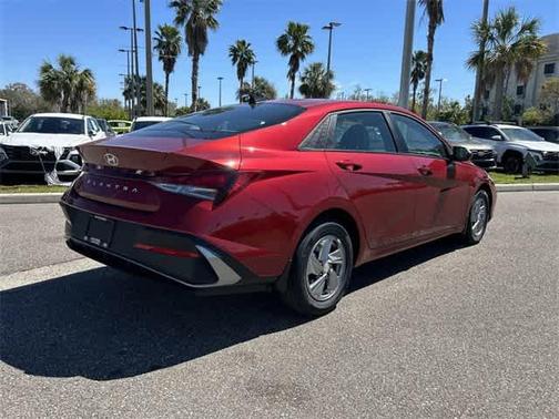 2025 Hyundai ELANTRA SE