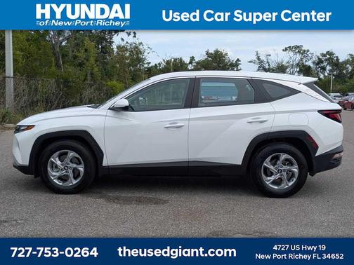 White Pearl 2024 Hyundai TUCSON SE