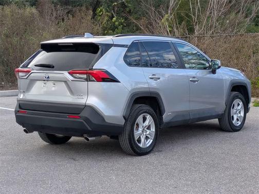 2021 Toyota RAV4 Hybrid XLE