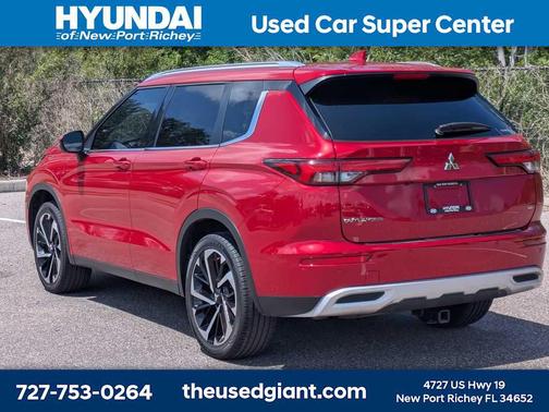 Red Diamond 2023 Mitsubishi Outlander SE S-AWC