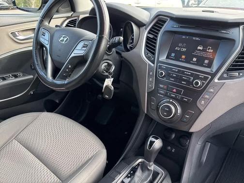 2018 Hyundai SANTA FE SE