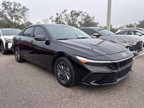 2024 Hyundai ELANTRA SEL