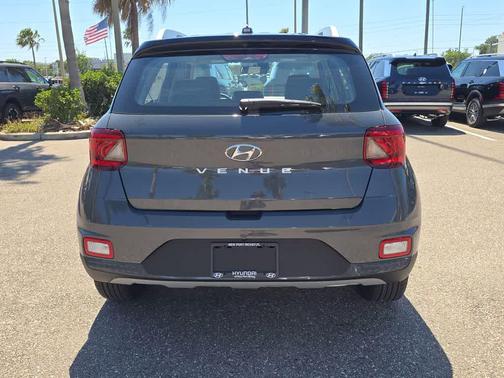 Ecotronic Gray w/Black Roof 2026 Hyundai VENUE SEL w/Two-Tone Roof
