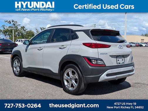 2022 Hyundai KONA SEL