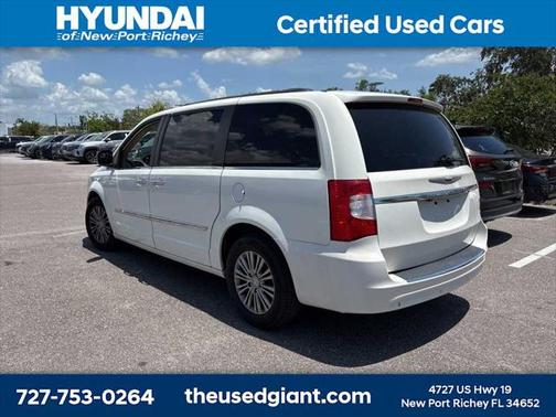 2013 Chrysler Town & Country Touring-L