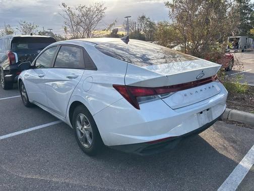 2021 Hyundai ELANTRA SE