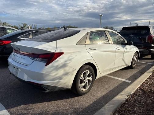 2021 Hyundai ELANTRA SE