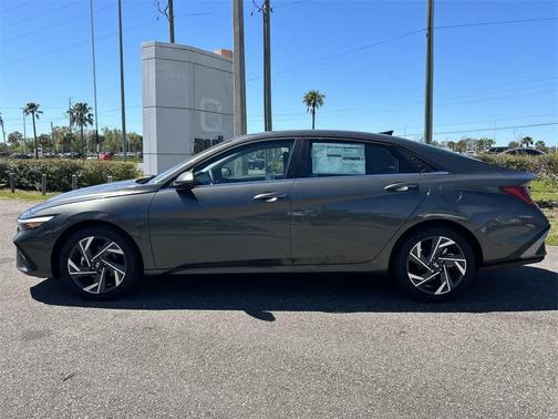 2025 Hyundai ELANTRA Limited