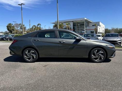 2025 Hyundai ELANTRA Limited