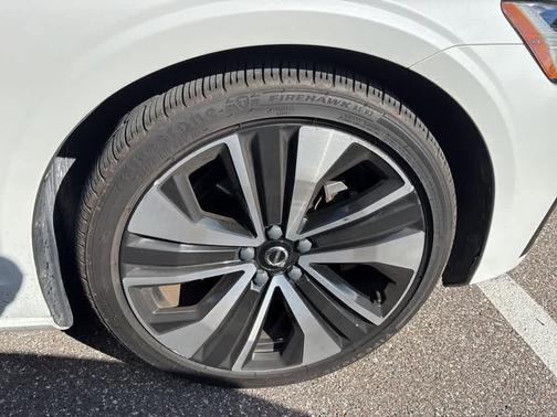 2022 Volvo S60 T5 Momentum