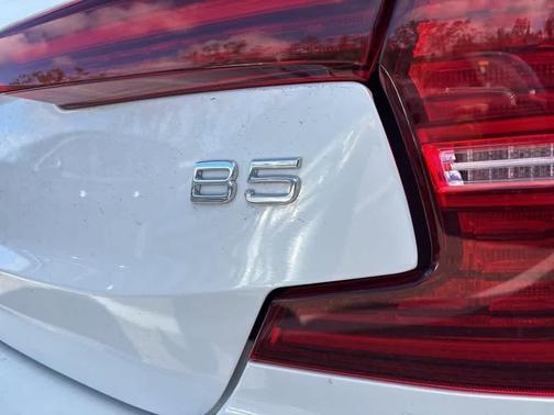 2022 Volvo S60 T5 Momentum