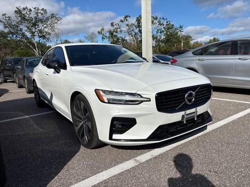 2022 Volvo S60 T5 Momentum