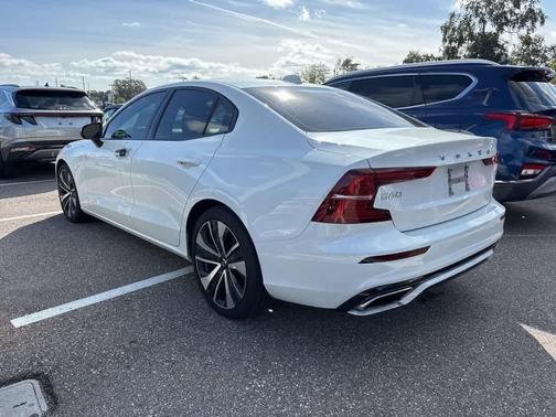 2022 Volvo S60 T5 Momentum
