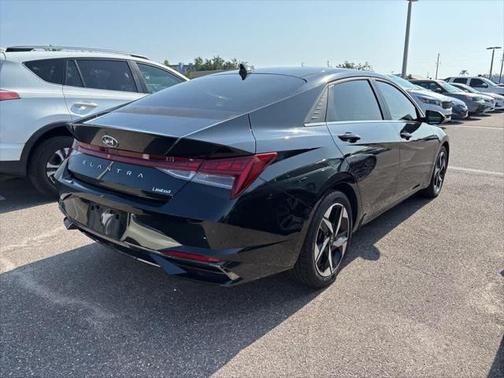 2023 Hyundai ELANTRA Limited