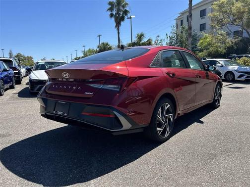 2025 Hyundai ELANTRA Limited