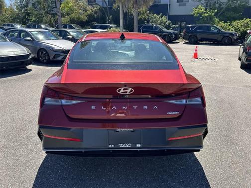 2025 Hyundai ELANTRA Limited