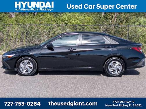 Abyss Black 2025 Hyundai ELANTRA SE