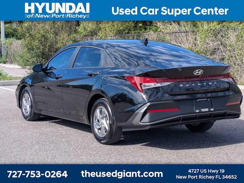 Abyss Black 2025 Hyundai ELANTRA SE