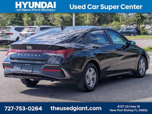 Abyss Black 2025 Hyundai ELANTRA SE