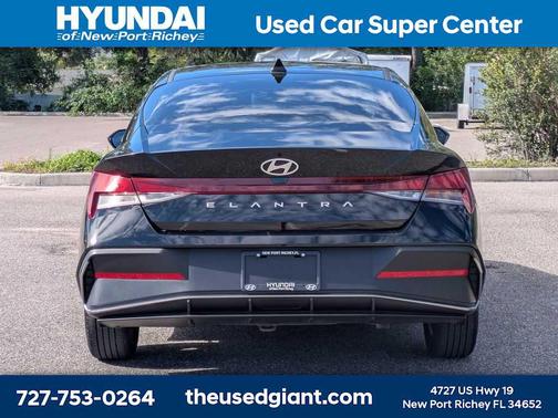 Abyss Black 2025 Hyundai ELANTRA SE